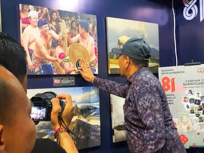 foto-mekare-kare-raih-favorit-i-warnai-pameran-foto-pwi-kpk-karangasem