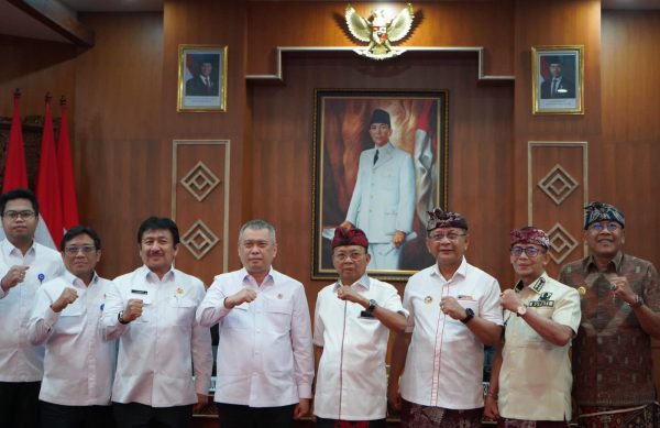 menhub-dan-gubernur-koster-bahas-revitalisasi-pelabuhan-celukan-bawang-hingga-program-water-taxi