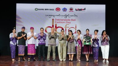 ny-putri-koster-ajak-asn-dan-masyarakat-cintai-wastra-bali-perkuat-umkm-dan-lestarikan-tenun-tradisional