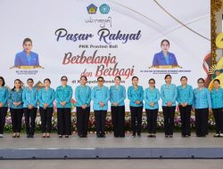 Pasar Rakyat TP PKK Bali di Jembrana, Putri Koster Dorong UMKM dan Berbagi dengan Warga