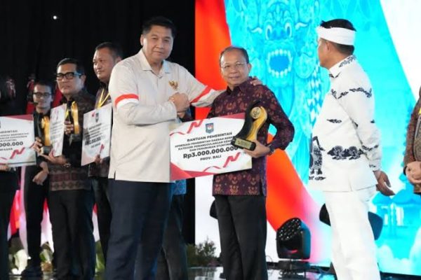 pemprov-bali-raih-peringkat-pertama-nasional-dua-penghargaan-kemendagri-kantongi-insentif-fiskal-rp-6-m