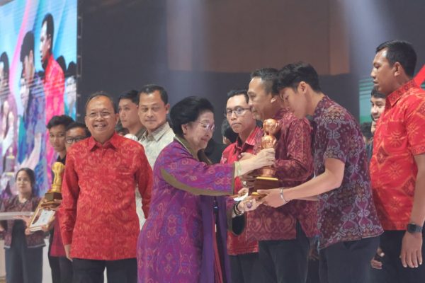 presiden-ri-v-ibu-megawati-soekarnoputri-hadiri-penutupan-bulan-bung-karno-di-bali