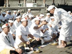 Purnama Katiga, Bupati Gus Par Ajak Jajaran Perkuat Harmoni Spiritual