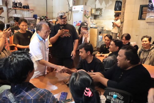 rahina-tumpek-krulut-gubernur-koster-traktir-10-ribu-cup-kopi-gratis-di-jenar-kopi-dorong-kecintaan-terhadap-umkm-lokal