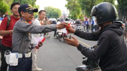 Ribuan Bendera Dibagikan, Wabup Supriatna: Agar Masyarakat Secara Kolektif Bisa Merayakan HUT RI Penuh Suka Cita