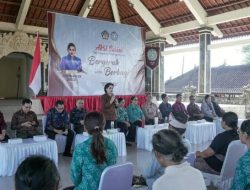Sasar Tiga Kecamatan di Kabupaten Tabanan, Aksi Sosial TP PKK Serahkan Bantuan Sosial