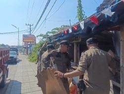 Satpol PP Badung Tertibkan Tiga Bangunan Liar, Kumuh dan Menggunakan Fasilitas Umum