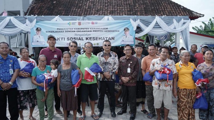 wabup-wabup-guru-pandu-tinjau-bakti-sosial-kesehatan-di-seraya-timur-hadirkan-pelayanan-kesehatan-hingga-pelosok-desa