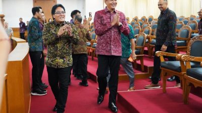 wagub-bali-giri-prasta-bacakan-pendapat-akhir-gubernur-raperda-pertanggungjawaban-apbd-2025-disetujui-bersama