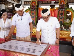 Wagub Giri Prasta Doakan Karya Mamungkah Ngenteg Linggih di Pura Desa lan Pura Puseh Desa Adat Delodbrawah Labda Karya