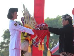 Wagub Giri Prasta Pimpin Upacara Penurunan Bendera HUT ke-81 RI di Lapangan Puputan Margarana