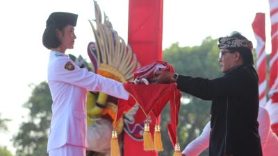Wagub Giri Prasta Pimpin Upacara Penurunan Bendera HUT ke-81 RI di Lapangan Puputan Margarana