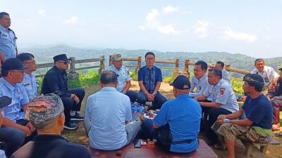 3-000-warga-jungutan-menanti-air-mata-air-gua-jadi-harapan