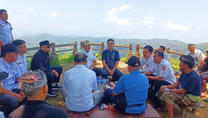 3-000-warga-jungutan-menanti-air-mata-air-gua-jadi-harapan