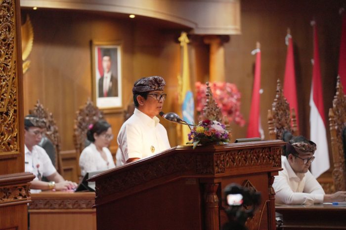 bupati-adi-arnawa-sampaikan-raperda-perubahan-apbd-2026-komitmen-jaga-infrastruktur