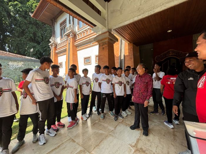 dukung-perjuangan-bali-united-u-13-di-piala-soeratin-nasional-gubernur-koster-support-rp-45-juta