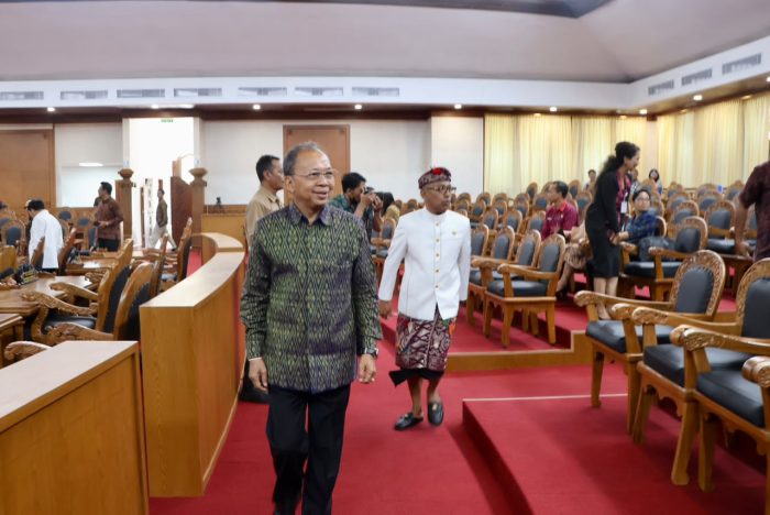 gubernur-koster-apresiasi-jawaban-fraksi-dprd-siap-kolaborasi-sempurnakan-perubahan-apbd-2026
