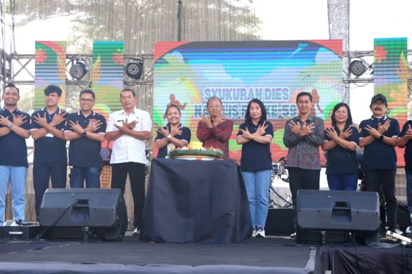 gubernur-koster-menghadiri-puncak-dies-natalis-ke-59-fakultas-ekonomi-dan-bisnis-universitas-udayana
