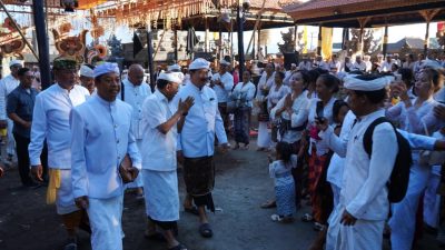 gubernur-wayan-koster-hadiri-puncak-karya-panca-wali-krama-ulun-danu-batur-rawat-kesucian-alam-bali