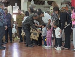 Hadiri Penyerahan Dokumen Kependudukan bagi Anak Telantar di Provinsi Bali, Gubernur Koster: Kegiatan yang Mulia