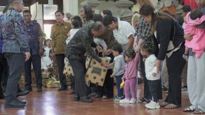 hadiri-penyerahan-dokumen-kependudukan-bagi-anak-telantar-di-provinsi-bali-gubernur-koster-kegiatan-yang-mulia