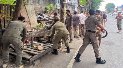 Pemkab Badung Tertibkan Enam Warung Kumuh di Jalan Gatot Subroto Barat