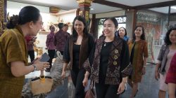 Wastra Karangasem Unjuk Pesona di Dekranasda Bali Fashion Day