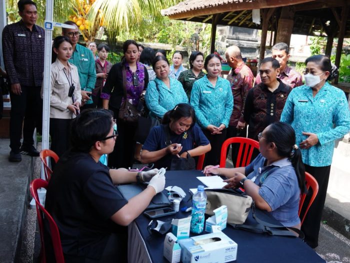 aksi-sosial-tp-pkk-provinsi-bali-bergerak-dan-berbagi-sasar-tiga-lokasi-di-kabupaten-karangasem