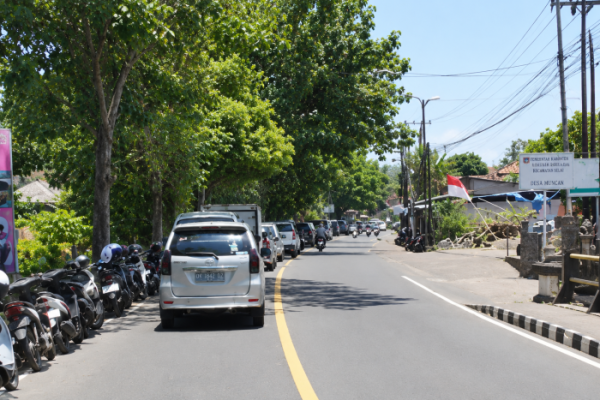 antre-11-jam-warga-kehilangan-hampir-setengah-hari-demi-bbm-rp50-ribu