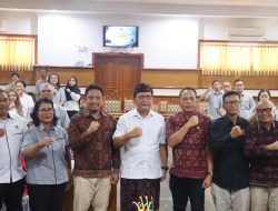 Buka OKK PWI, Bupati Sutjidra Minta Wartawan Buleleng Terus Tingkatkan Kompetensi di Era Digital