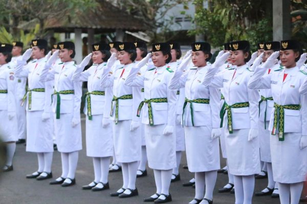 bupati-satria-kukuhkan-anggota-paskibraka-kabupaten-klungkung-tahun-2026