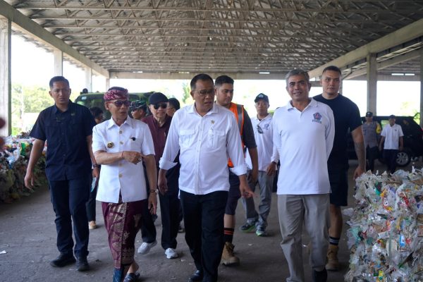 bupati-satria-sambut-menteri-lh-di-toss-center-klungkung-siap-jadi-percontohan-pengelolaan-sampah-nasional