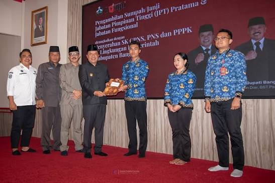 bupati-sedana-arta-lantik-pejabat-pimpinan-tinggi-pratama-dan-fungsional-di-lingkungan-pemkab-bangli