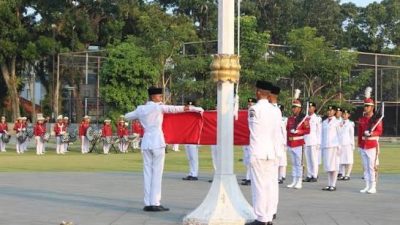 bupati-sedana-arta-pimpin-apel-penurunan-bendera-hut-ke-81-ri-di-alun-alun-bangli
