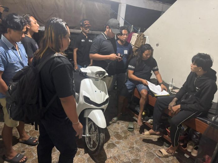 emas-105-gram-dan-rp25-juta-amblas-dari-plafon-menantu-korban-dibekuk-di-denpasar