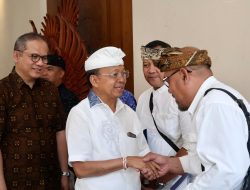 Gubernur Koster Serahkan CSR St Regis untuk Pelestarian Seni dan Budaya Bali