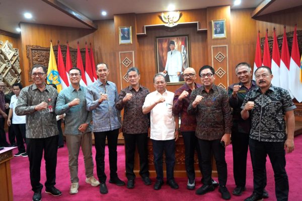 hadiri-rakor-program-strategis-daerah-wabup-tjok-surya-klungkung-komit-selaraskan-pembangunan-dengan-pemprov-bali