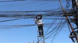 Jaga Estetika Kota, Kabel Fiber Optik Semrawut di Singaraja Ditertibkan