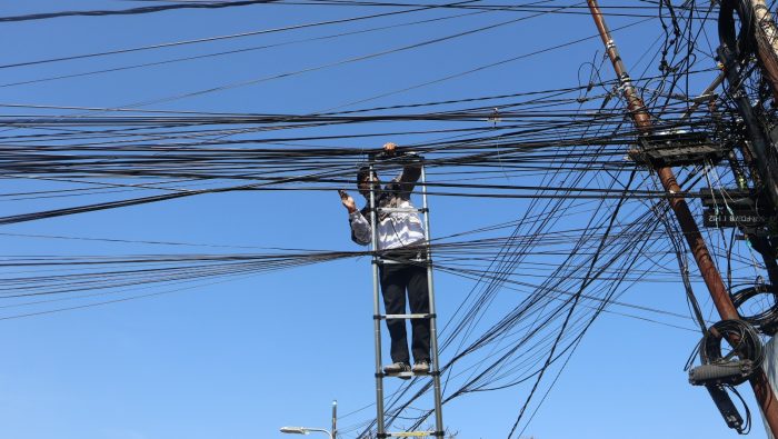 jaga-estetika-kota-kabel-fiber-optik-semrawut-di-singaraja-ditertibkan