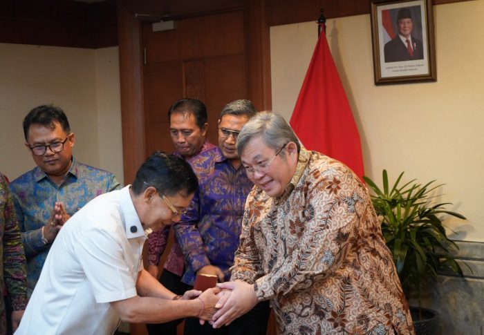 kemenpar-siap-dukung-percepatan-pembangunan-infrastruktur-pariwisata-dan-pengelolaan-sampah-di-nusa-penida