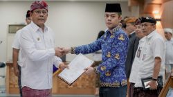 lantik-6-pejabat-bupati-gus-par-tekankan-integritas-dan-kinerja
