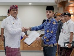 Lantik 6 Pejabat, Bupati Gus Par Tekankan Integritas dan Kinerja
