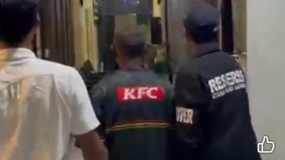 pelukan-paksa-ujungnya-jeruji