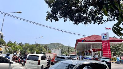 percepat-distribusi-bbm-gubernur-koster-terapkan-wfh-tiga-hari-dorong-operasional-depo-dan-spbu-24-jam