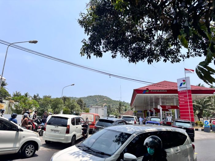 percepat-distribusi-bbm-gubernur-koster-terapkan-wfh-tiga-hari-dorong-operasional-depo-dan-spbu-24-jam