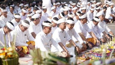 Peringati Tumpek Wayang, Gubernur Koster Ajak Masyarakat Bali Jaga Warisan Leluhur dan Kelestarian Alam