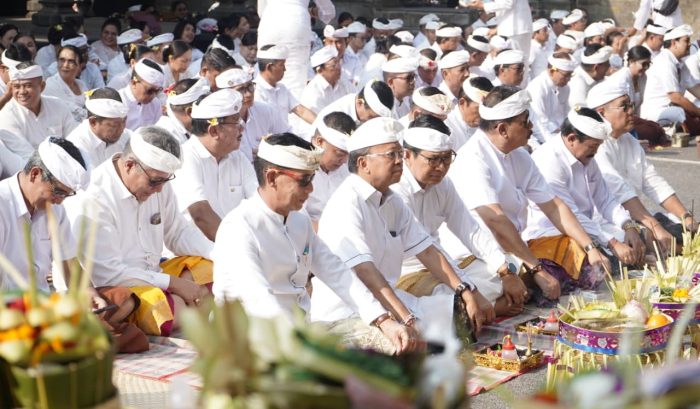 peringati-tumpek-wayang-gubernur-koster-ajak-masyarakat-bali-jaga-warisan-leluhur-dan-kelestarian-alam