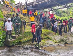 Pimpin Gerakan Bali Bersih Sampah, Bupati Sedana Arta Fokuskan Pembersihan Sungai dan Danau di Bangli