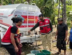 PMI Gelontorkan 65 Ribu Liter Air Bersih untuk Warga Kubu