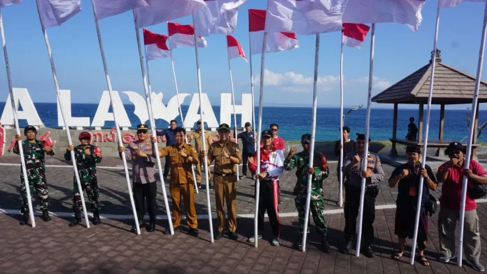 sambut-hut-ke-81-ri-bupati-satria-pimpin-aksi-pemasangan-bendera-merah-putih-di-titik-strategis
